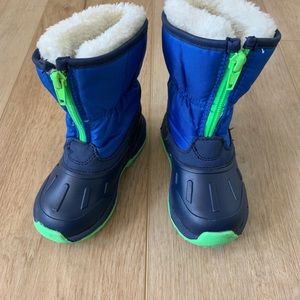 Snow boots